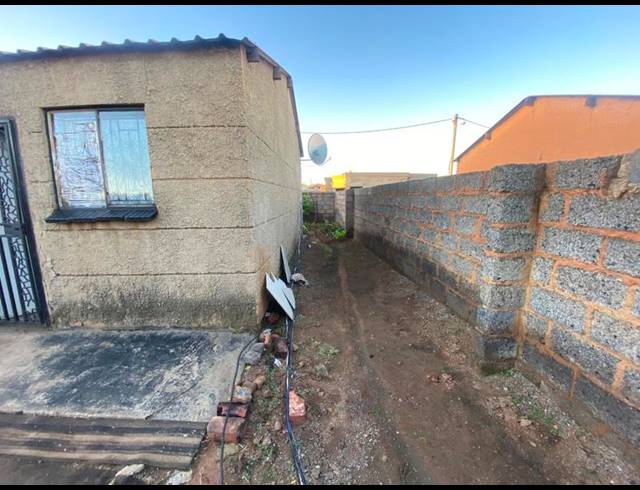 2 BEDROOM HOUSE FOR SALE IN KATLEHONG SOUTH